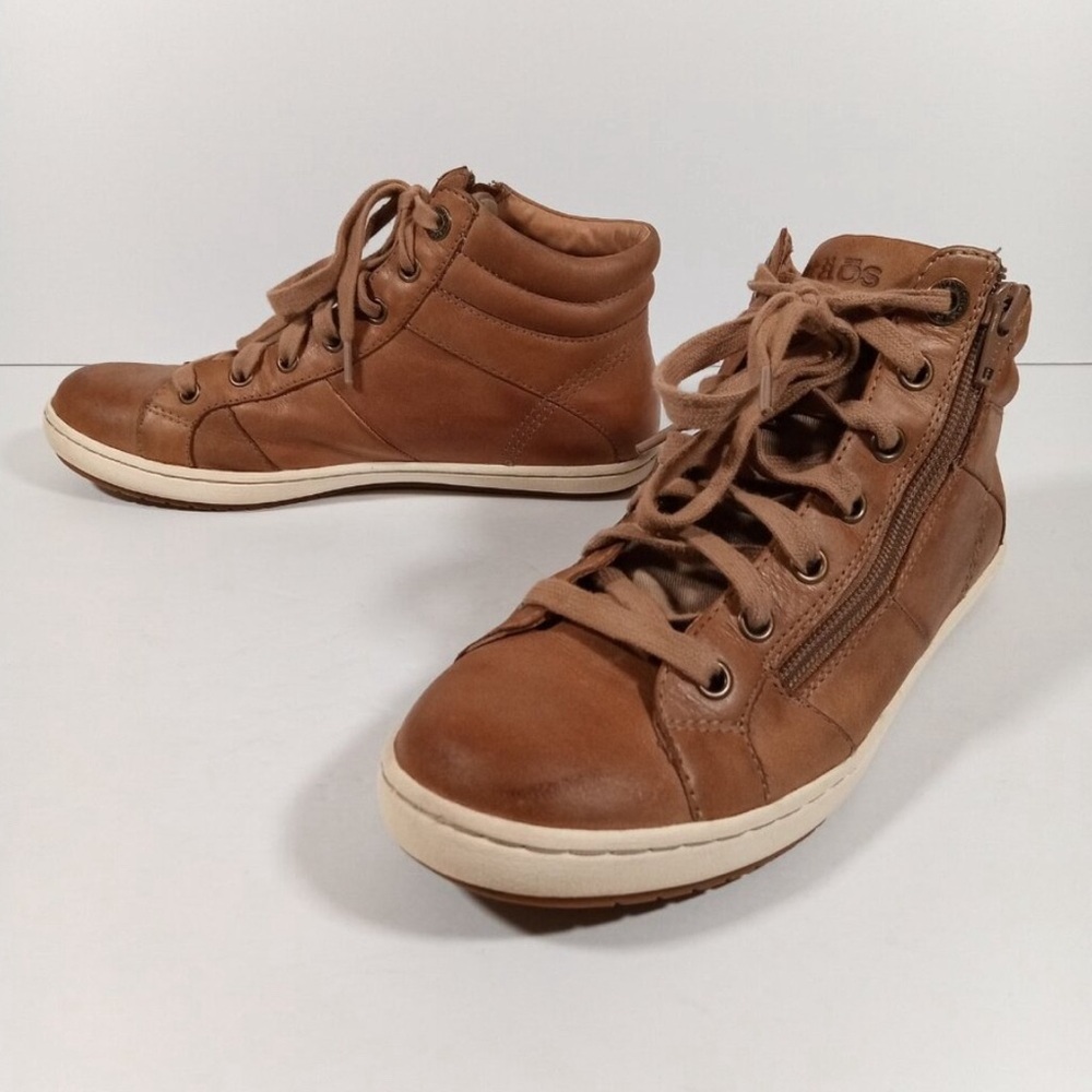Taos Footwear Women's High Top Leather Sneakers Union UNN 13670 Size 8